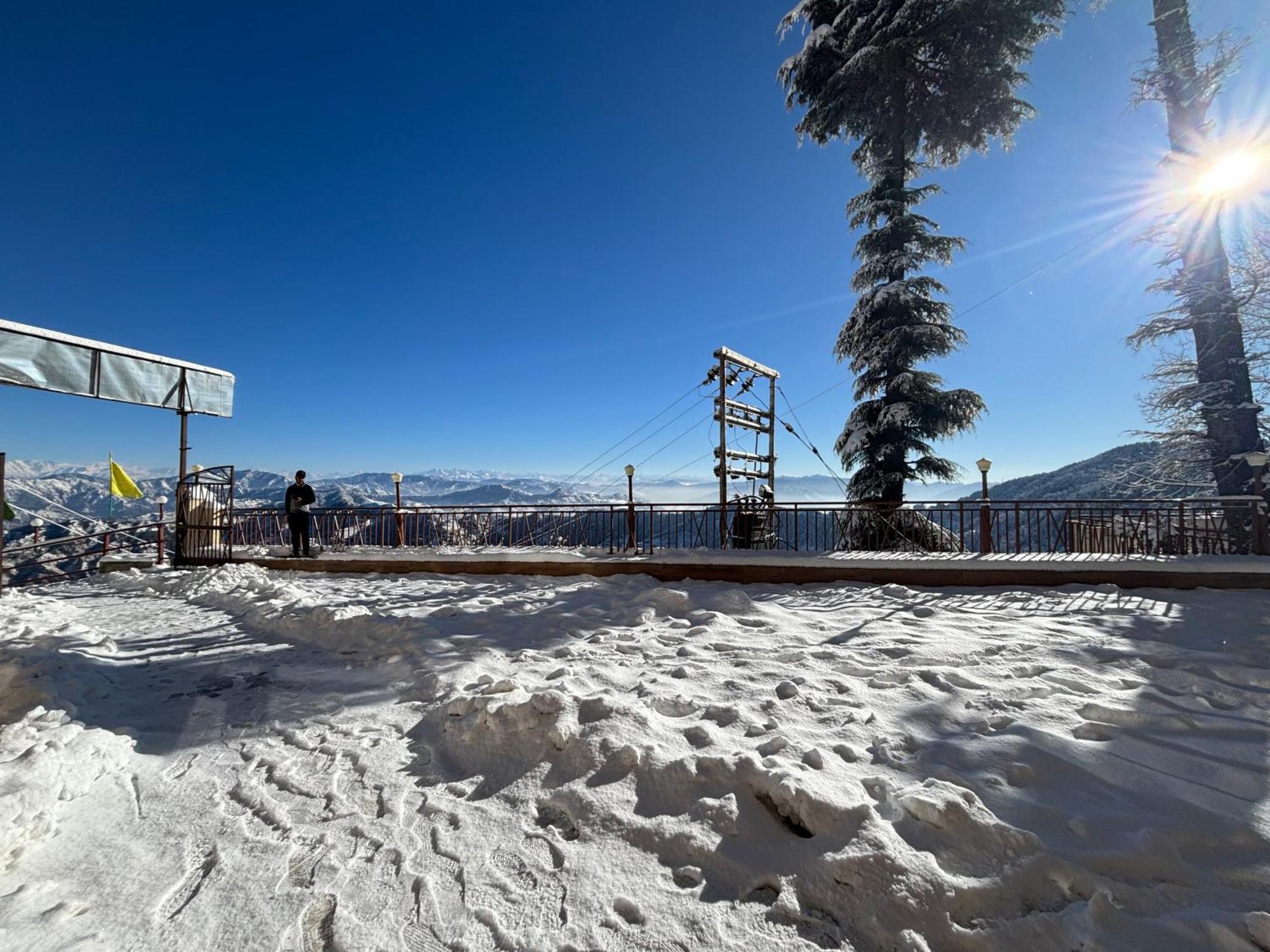 ホテル Treebo Shimla Ayurvedic Retreat クフリ エクステリア 写真