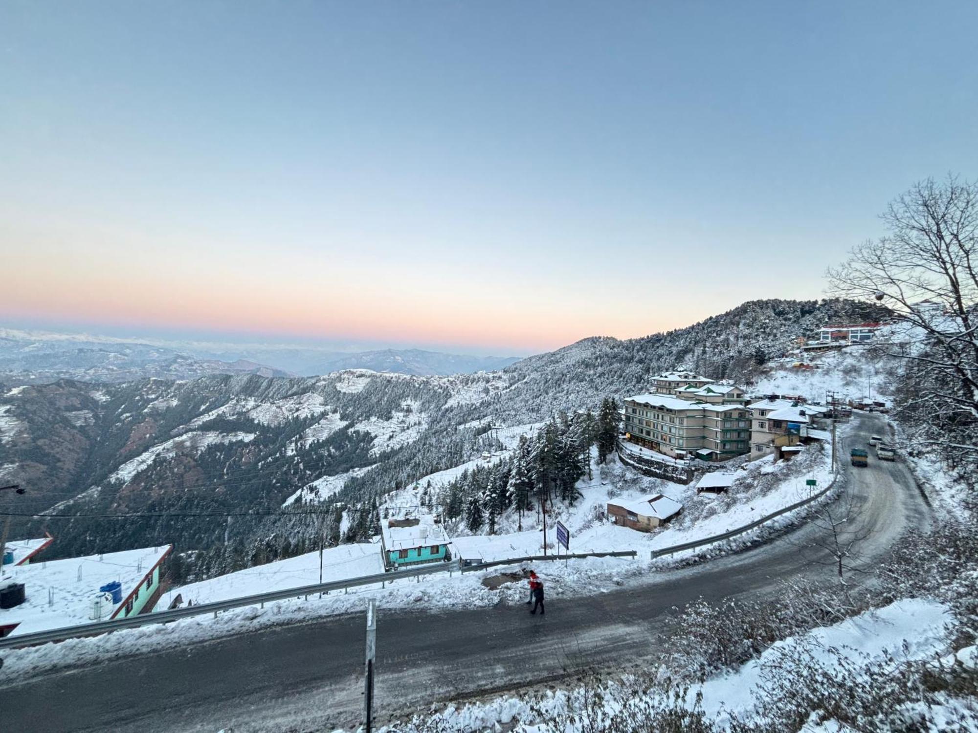 ホテル Treebo Shimla Ayurvedic Retreat クフリ エクステリア 写真