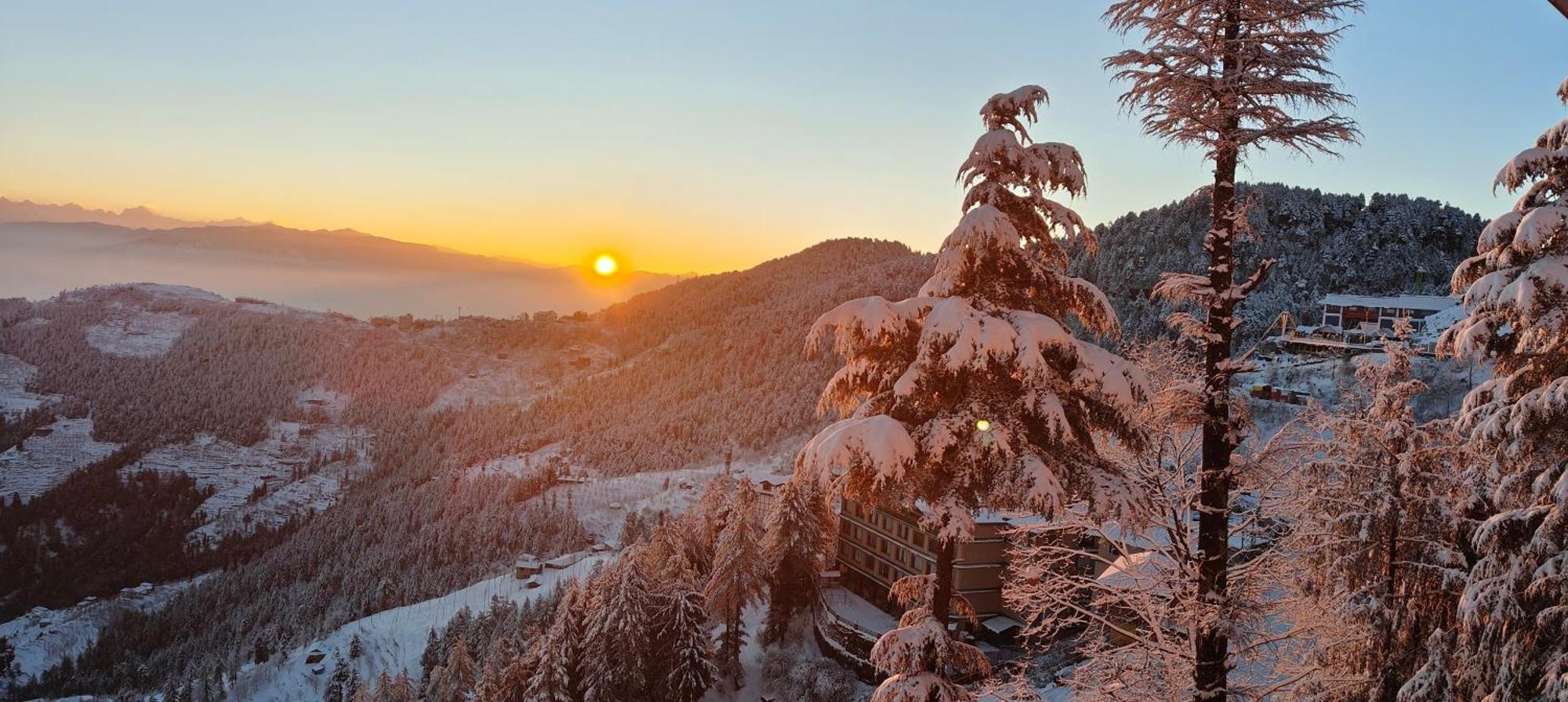 ホテル Treebo Shimla Ayurvedic Retreat クフリ エクステリア 写真