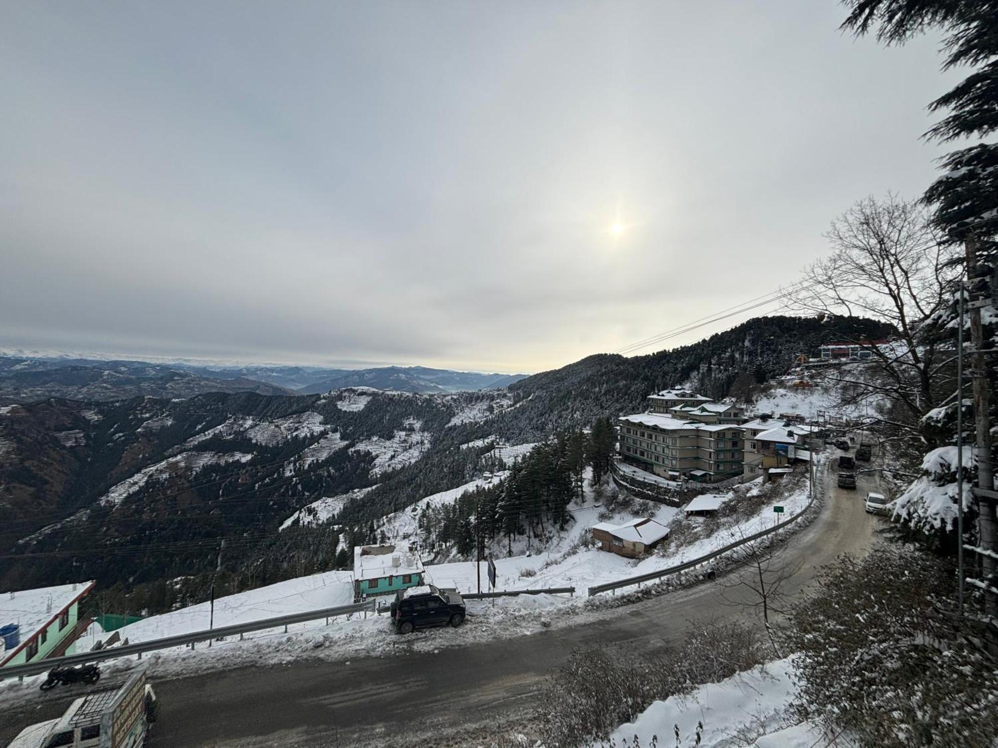 ホテル Treebo Shimla Ayurvedic Retreat クフリ エクステリア 写真