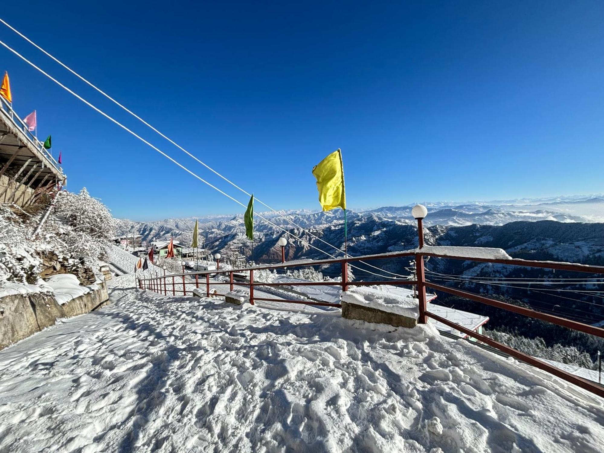ホテル Treebo Shimla Ayurvedic Retreat クフリ エクステリア 写真